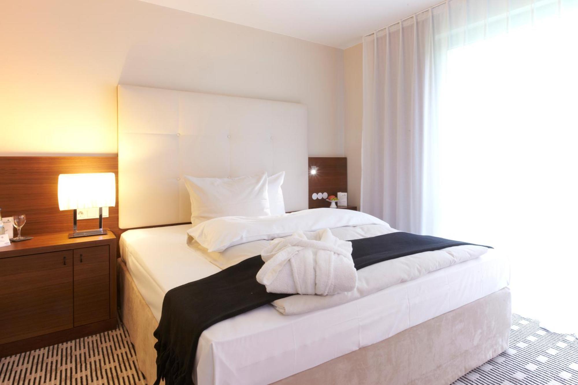 Seehotel Ketsch Шветцинген Экстерьер фото