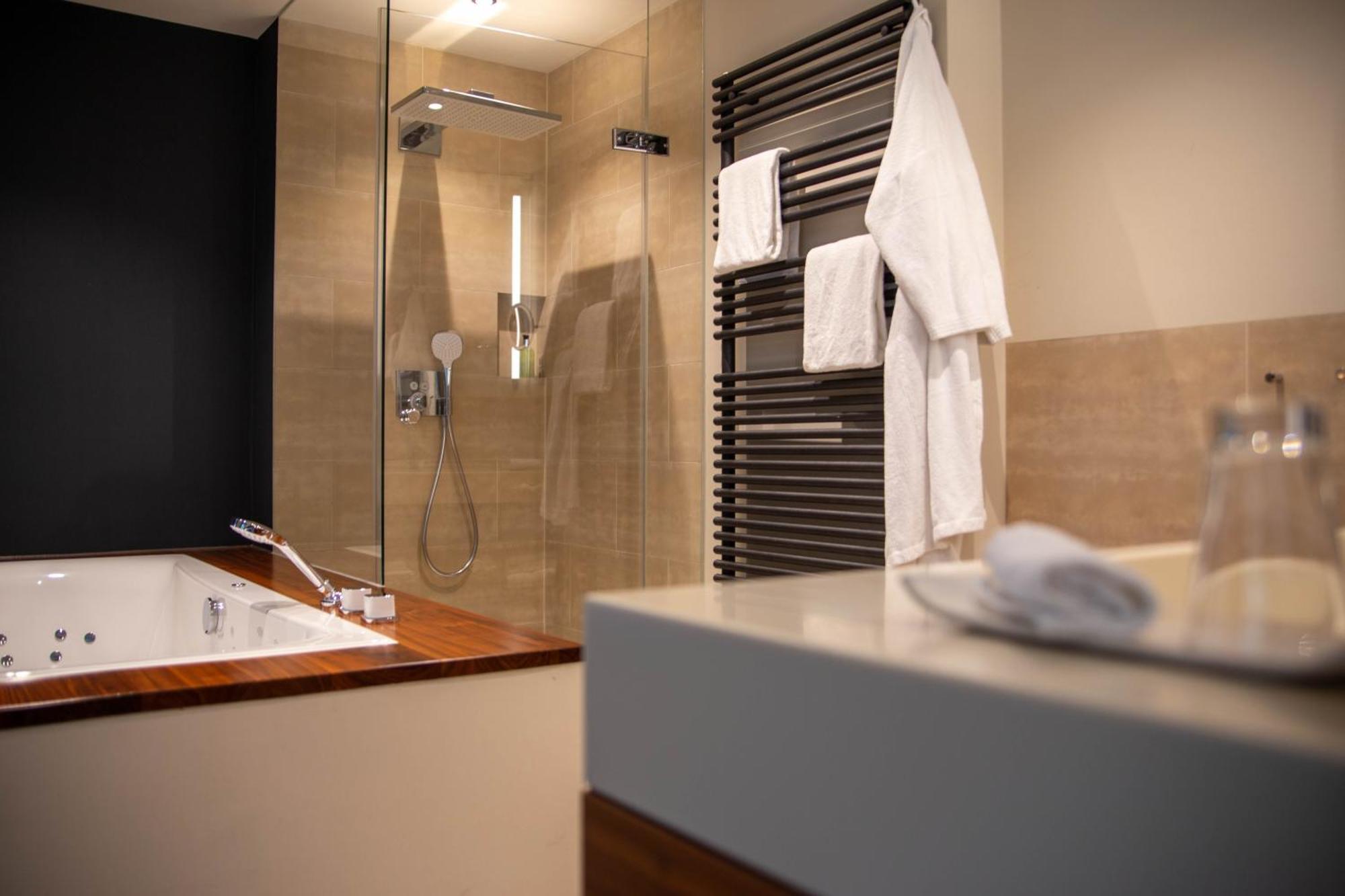 Seehotel Ketsch Шветцинген Экстерьер фото