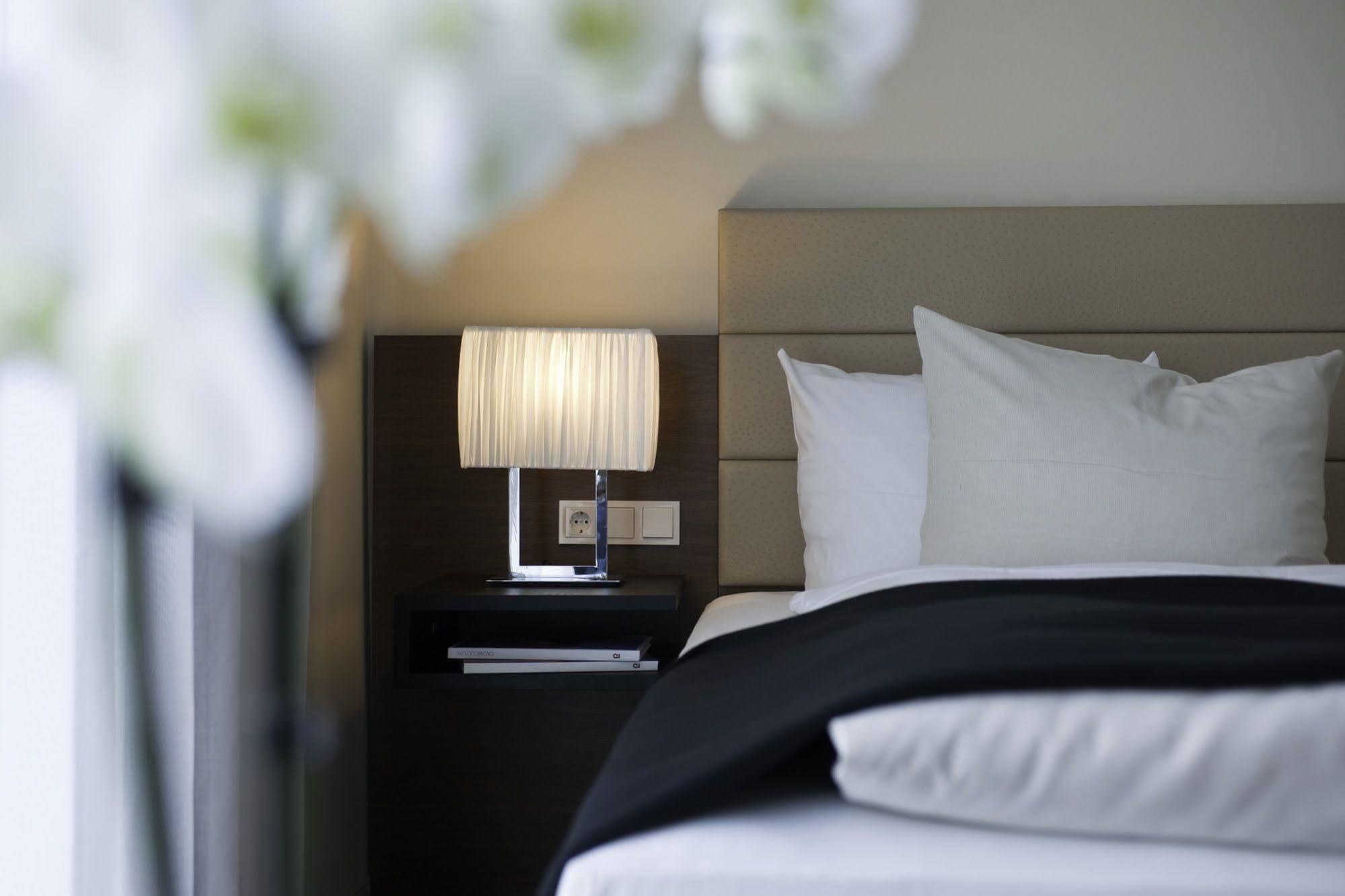 Seehotel Ketsch Шветцинген Экстерьер фото