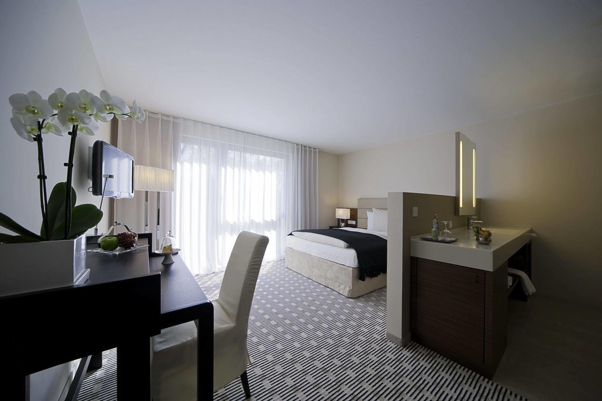 Seehotel Ketsch Шветцинген Экстерьер фото